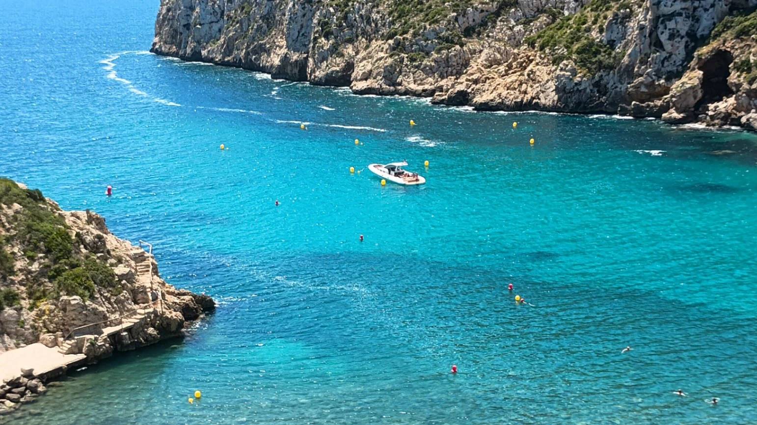 Élégance et intimité à Jávea, villa contemporaine avec vue sur la Méditerranée