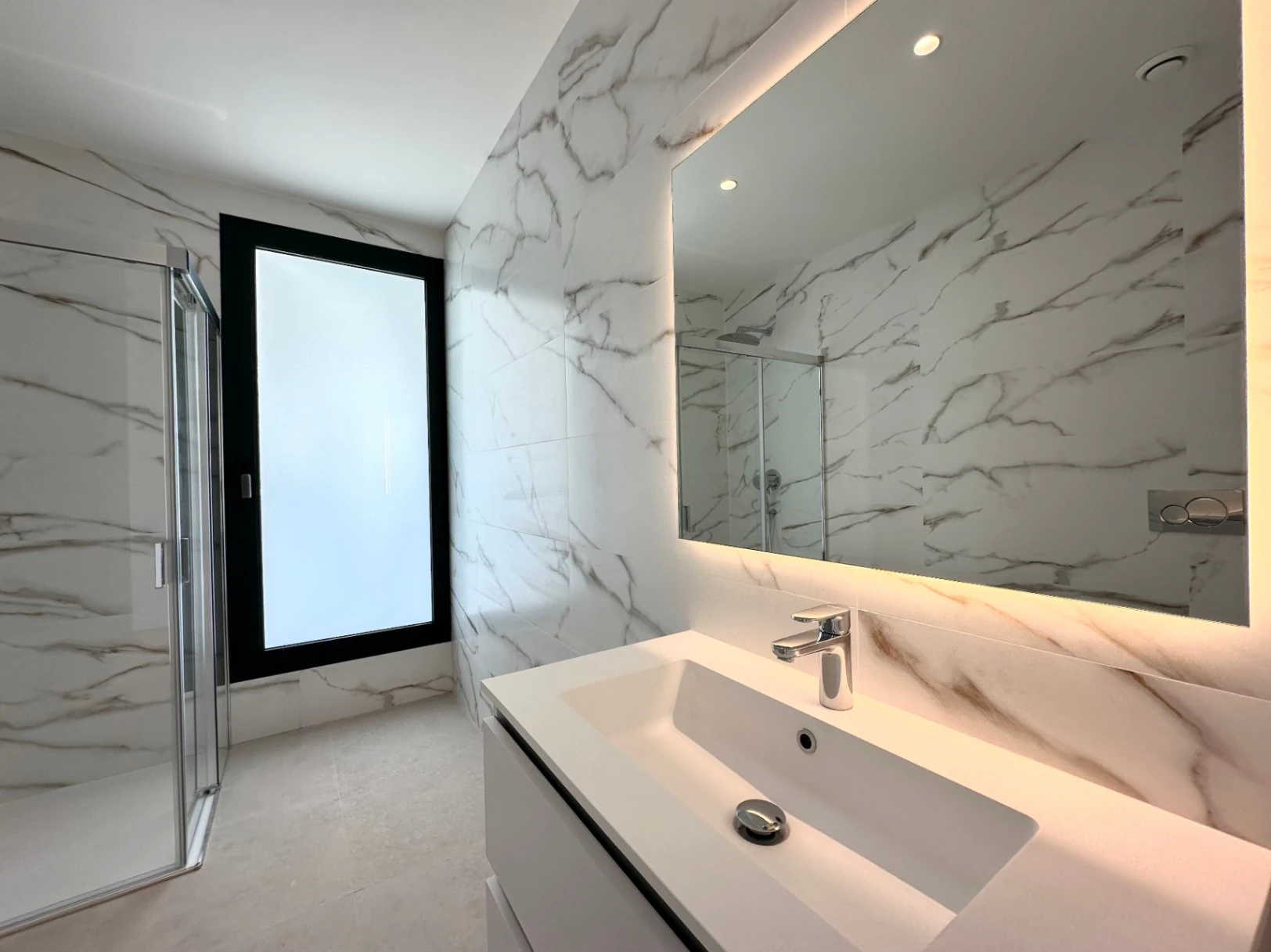 LUXUSVILLA IN CALPE 50 METER VOM MEER ENTFERNT MIT PRIVATEM POOL UND PANORAMABLICK