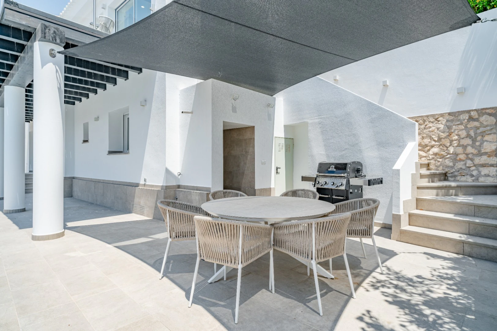 VILLA MÉDITERRANÉENNE RÉNOVÉE AVEC VUE SUR MER À CALPE – PRÊTE À EMMÉNAGER