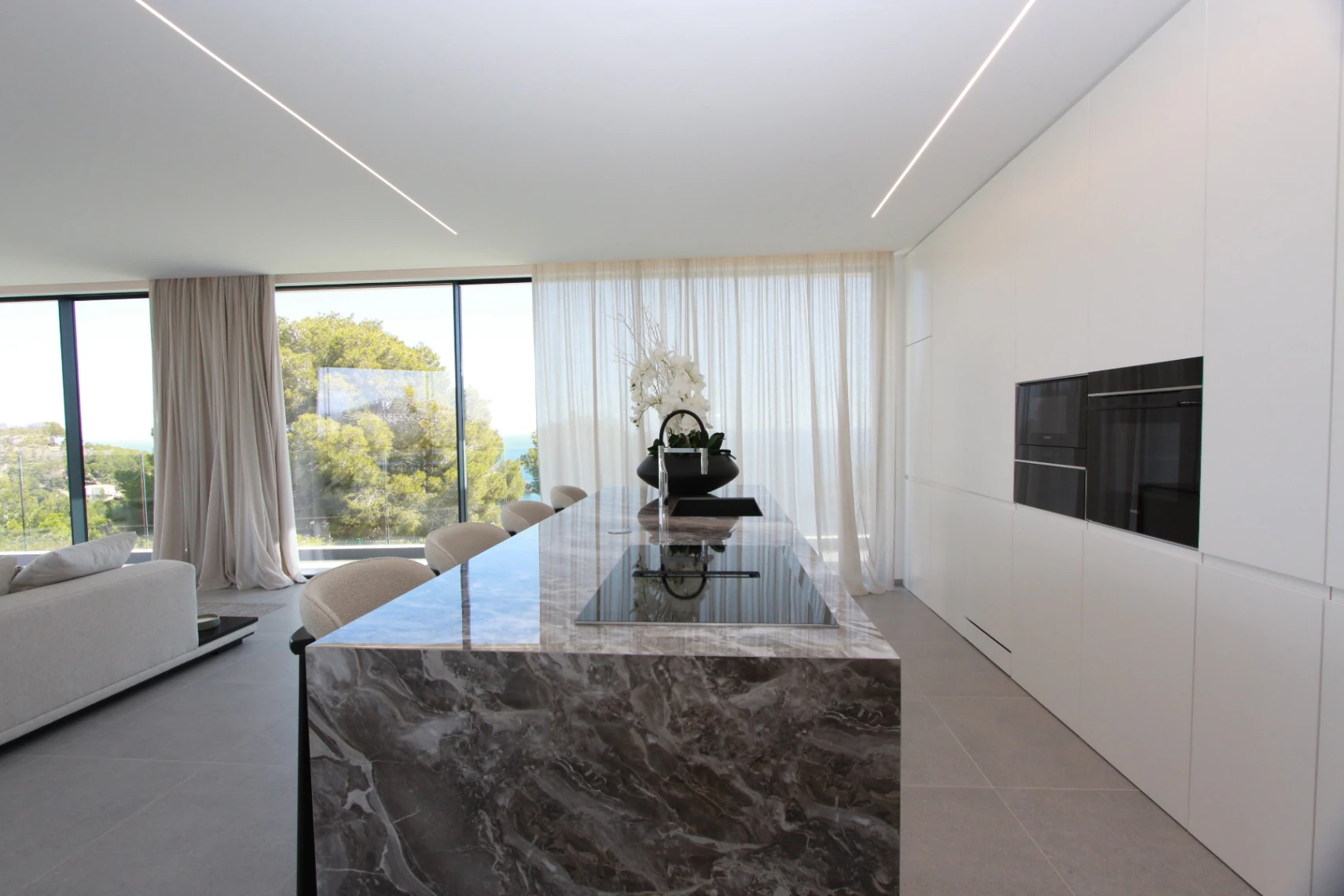 Élégance et intimité à Jávea, villa contemporaine avec vue sur la Méditerranée