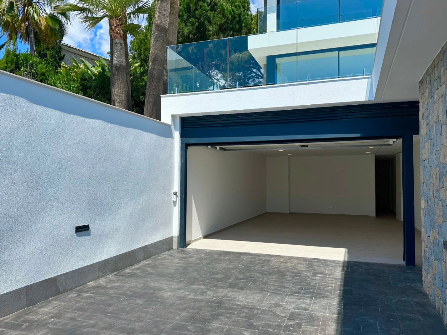 LUXUSVILLA IN CALPE 50 METER VOM MEER ENTFERNT MIT PRIVATEM POOL UND PANORAMABLICK