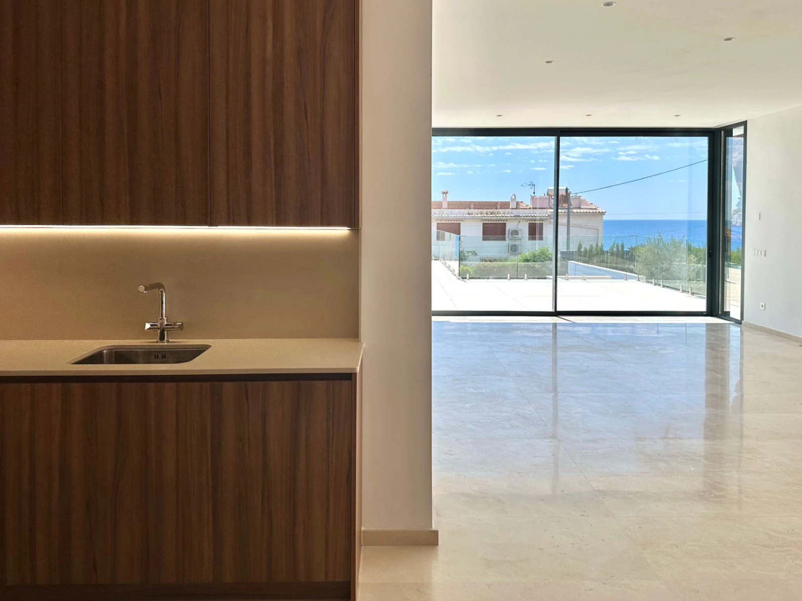 LUXUSVILLA IN CALPE 50 METER VOM MEER ENTFERNT MIT PRIVATEM POOL UND PANORAMABLICK