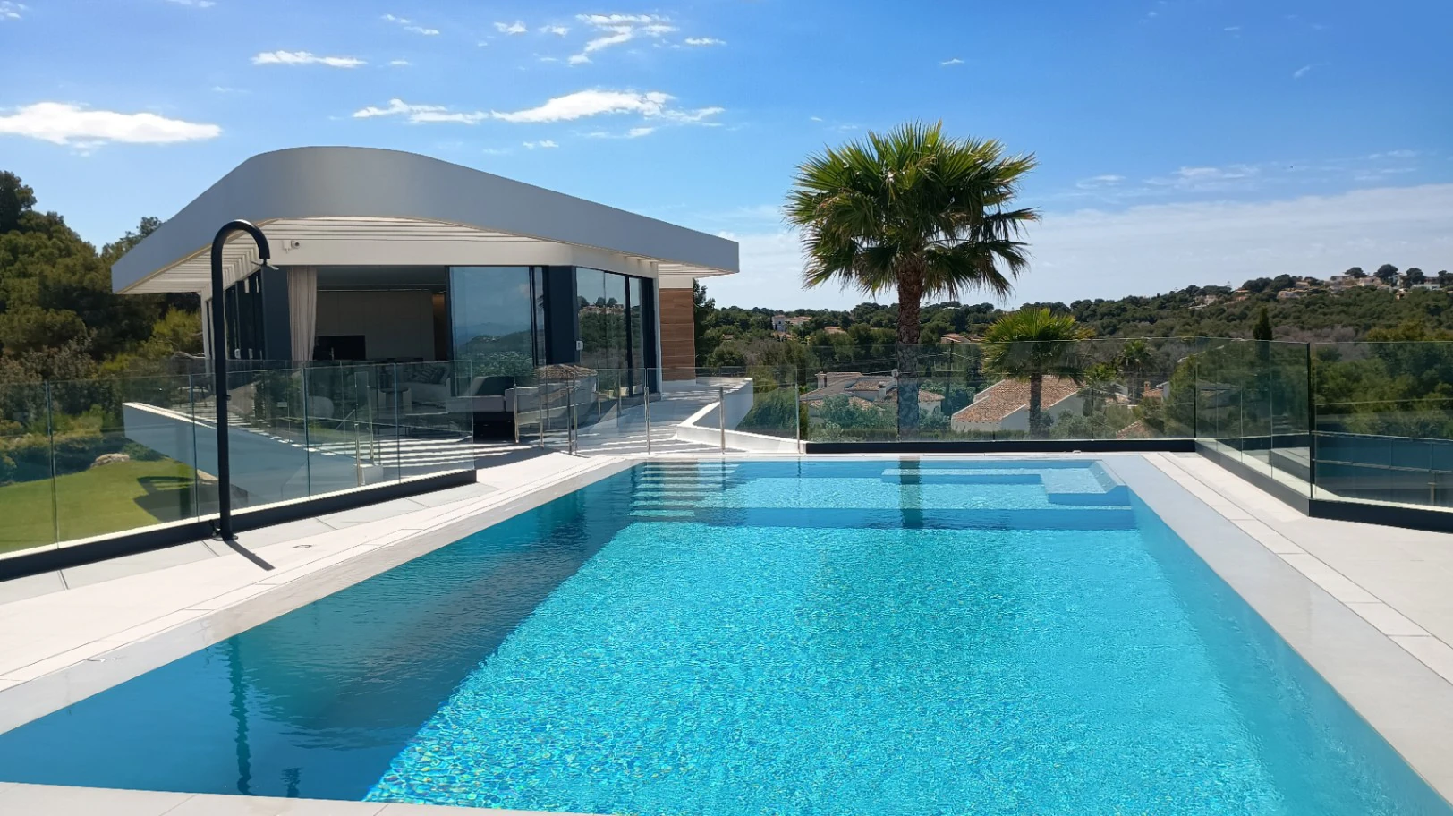 Élégance et intimité à Jávea, villa contemporaine avec vue sur la Méditerranée