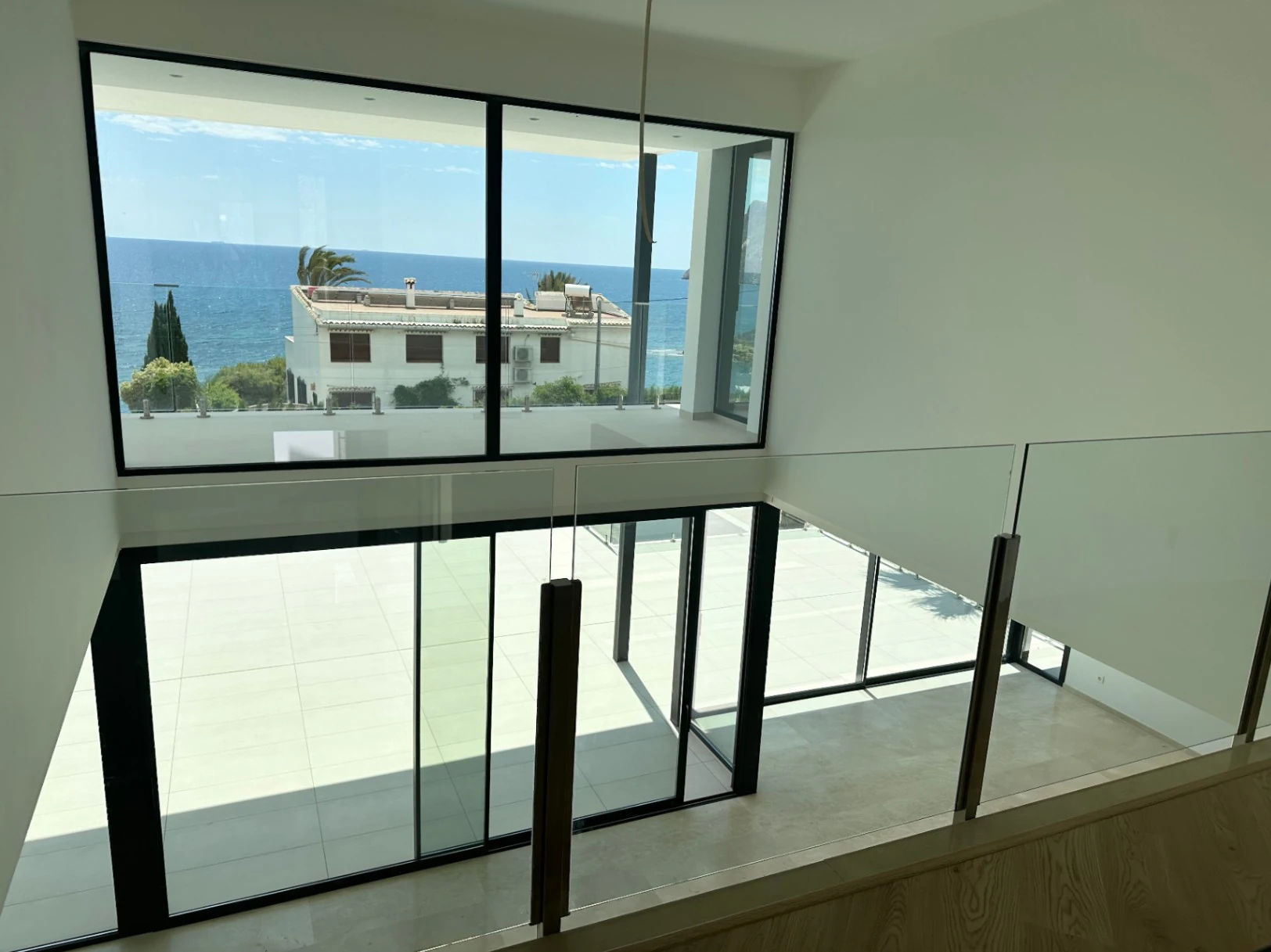 LUXUSVILLA IN CALPE 50 METER VOM MEER ENTFERNT MIT PRIVATEM POOL UND PANORAMABLICK