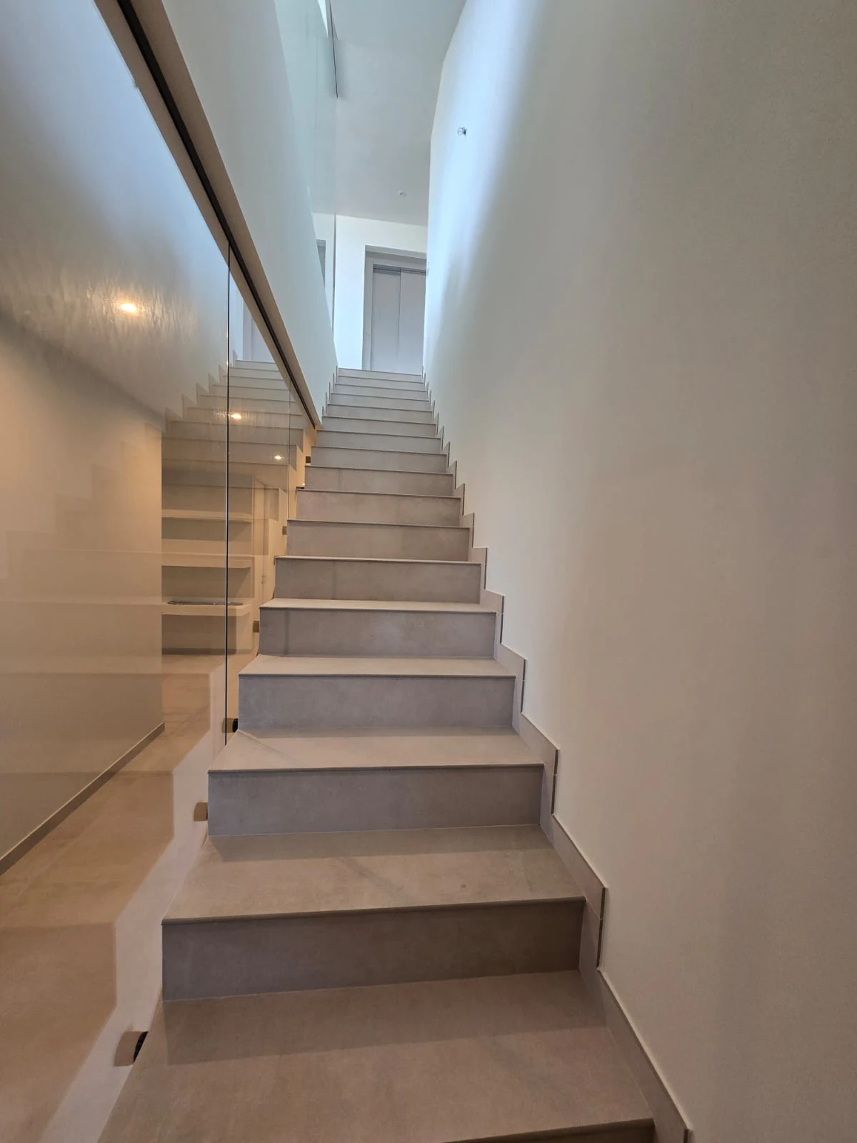 Villa de Lujo Contemporánea con Vistas Panorámicas al Mar y Exclusiva Zona Wellness