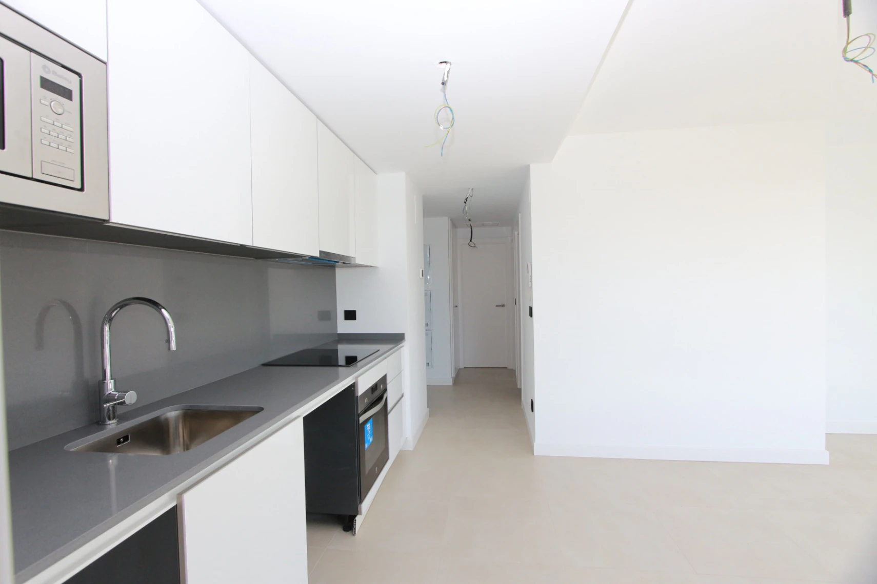 Vive el Mediterráneo: Ático con solárium privado y vistas al mar en Calpe