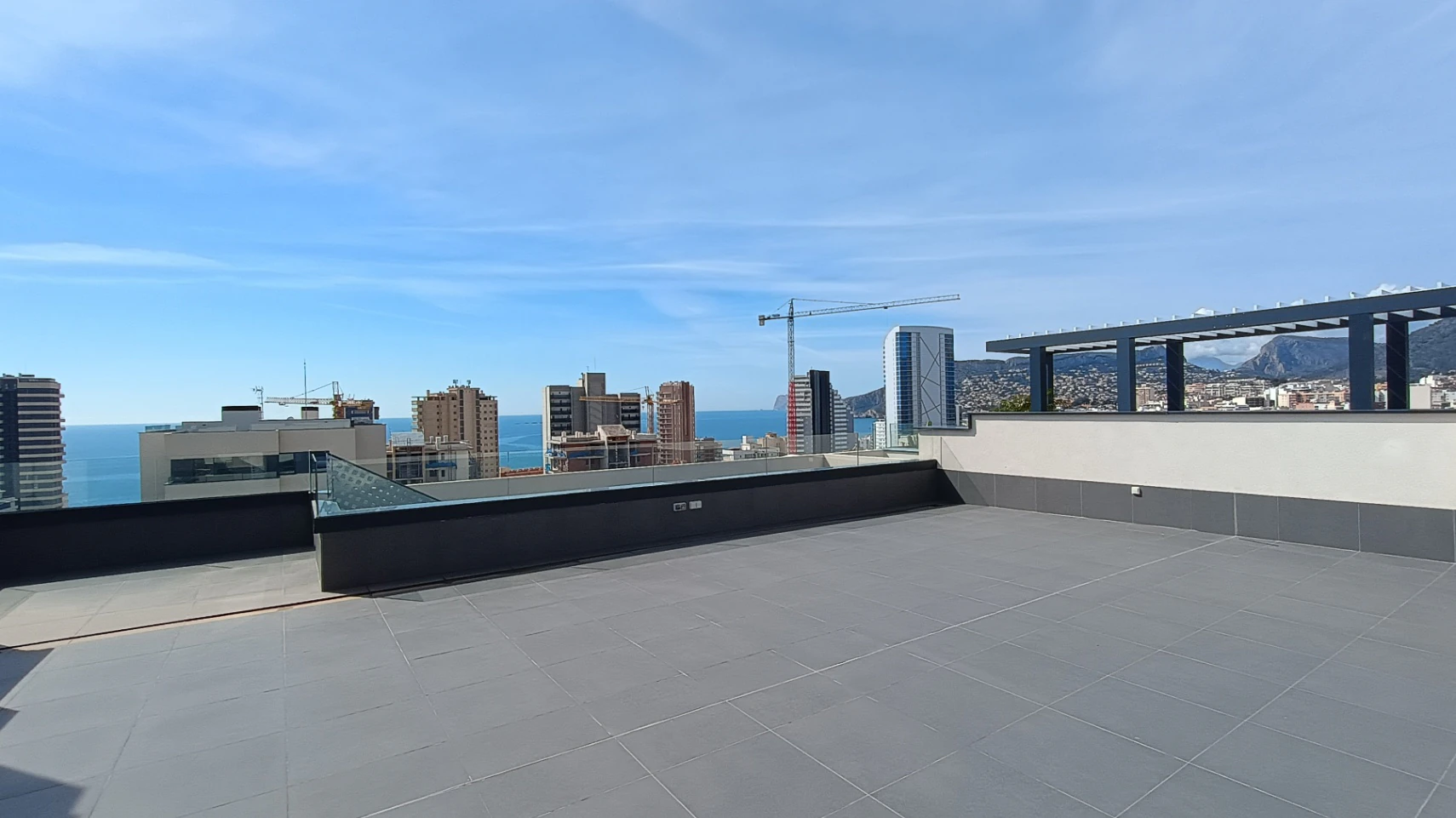 Ático con solárium y vistas al mar en Calpe