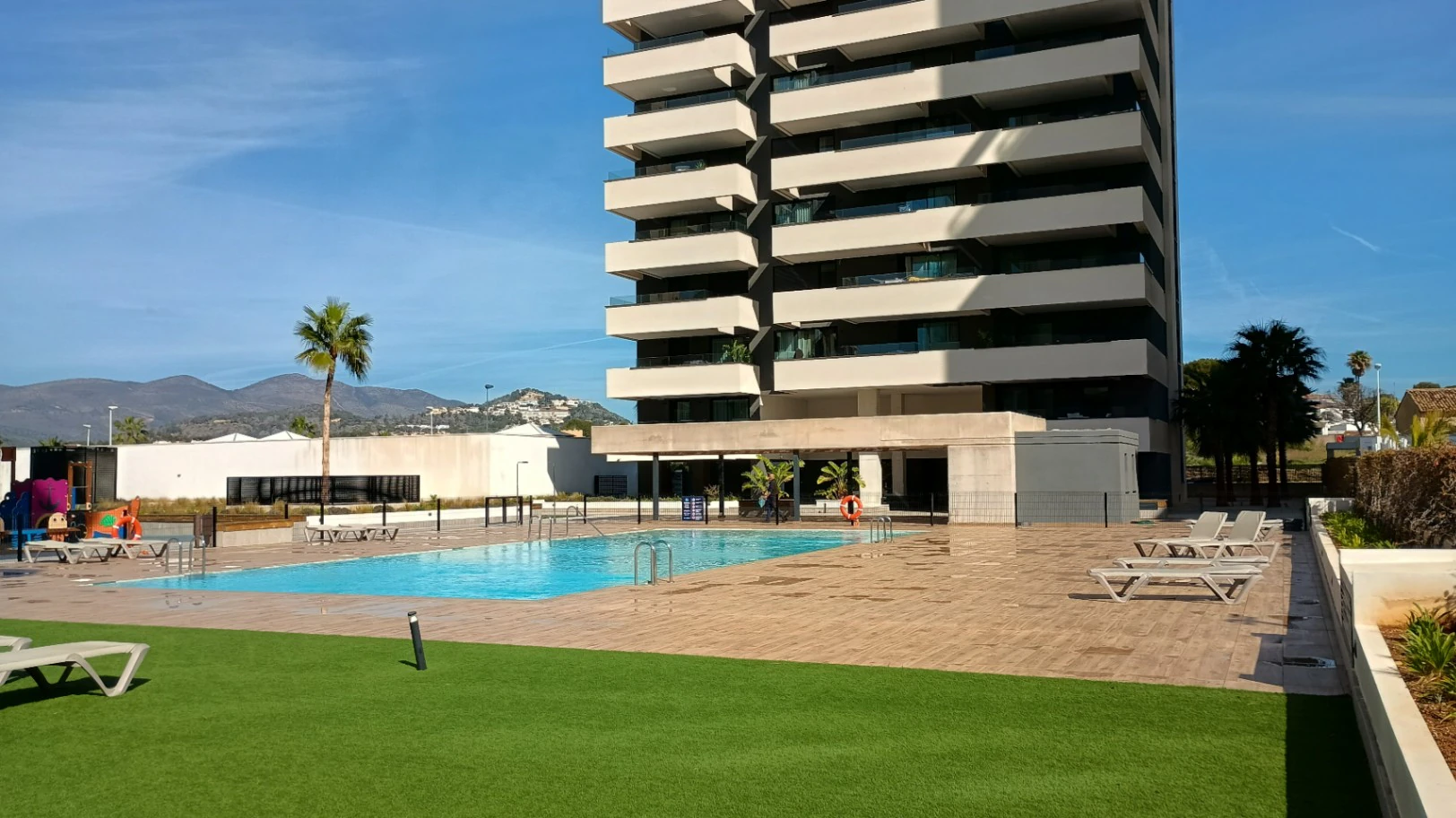 Ático con solárium y vistas al mar en Calpe