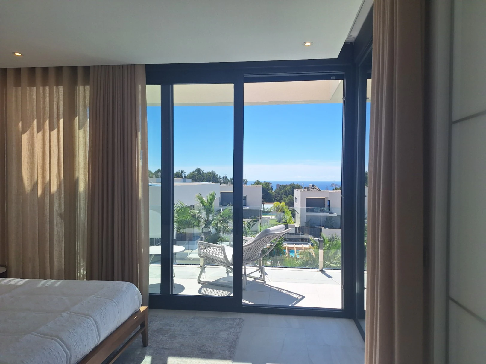 VILLA MODERNA CON PISCINA PRIVADA A LA VENTA EN FINESTRAT