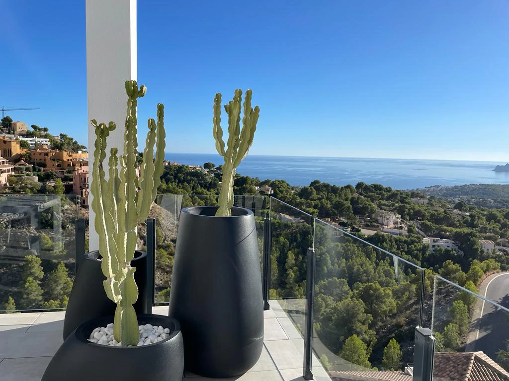 Villa de lujo con espectaculares vistas panorámicas al mar y a la montaña a la venta en Altea.