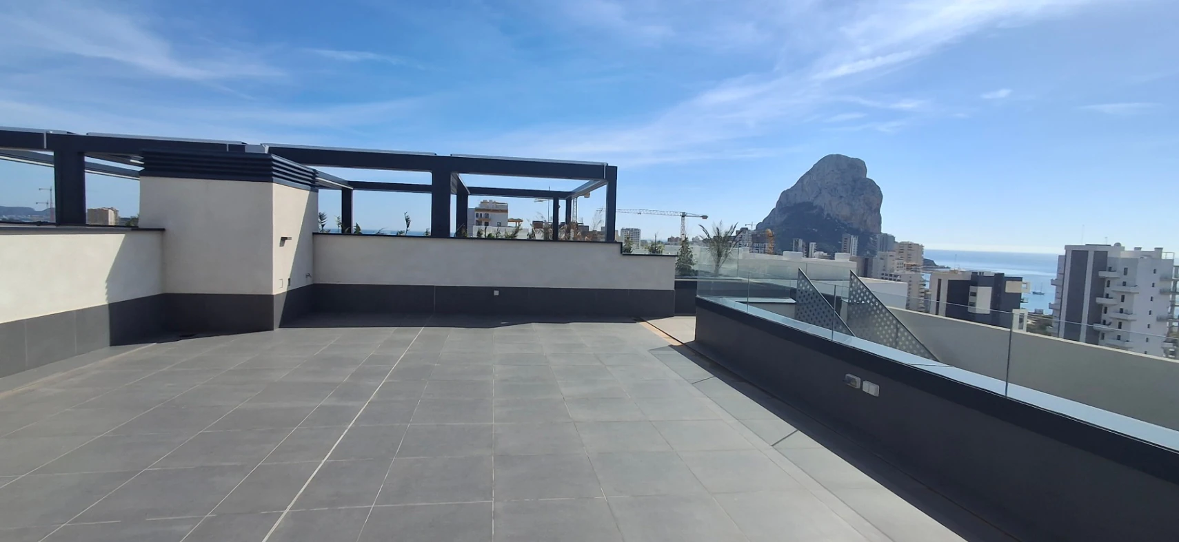 Ático con solárium y vistas al mar en Calpe