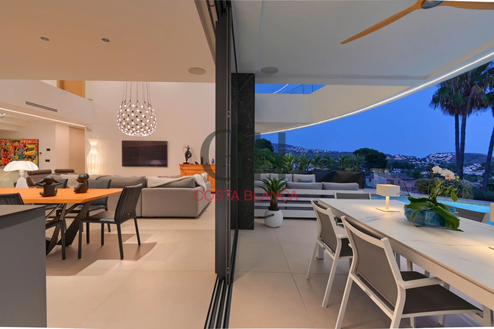 Villa de Lujo High-Tech en Moraira con Disponibilidad Inmediata