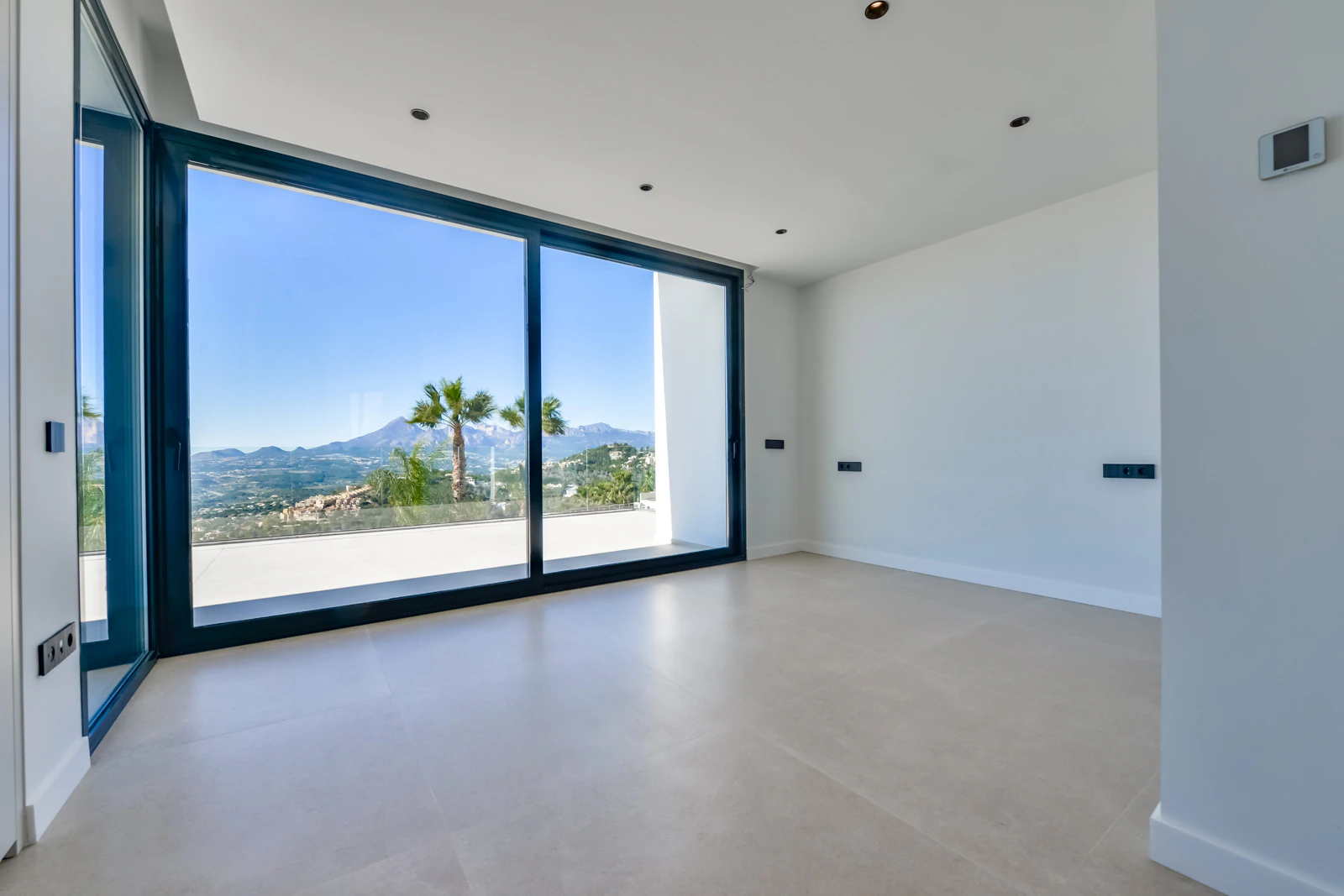 Villa contemporánea única en Altea con vistas al mar, terrazas tipo spa y acabados premium