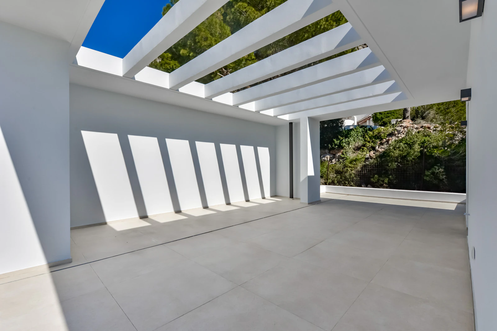 Villa contemporánea única en Altea con vistas al mar, terrazas tipo spa y acabados premium