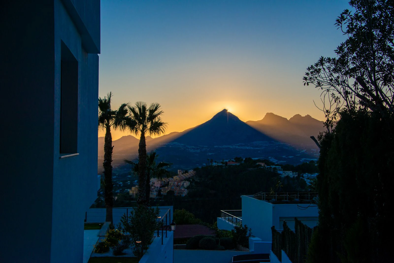 Villa contemporánea única en Altea con vistas al mar, terrazas tipo spa y acabados premium