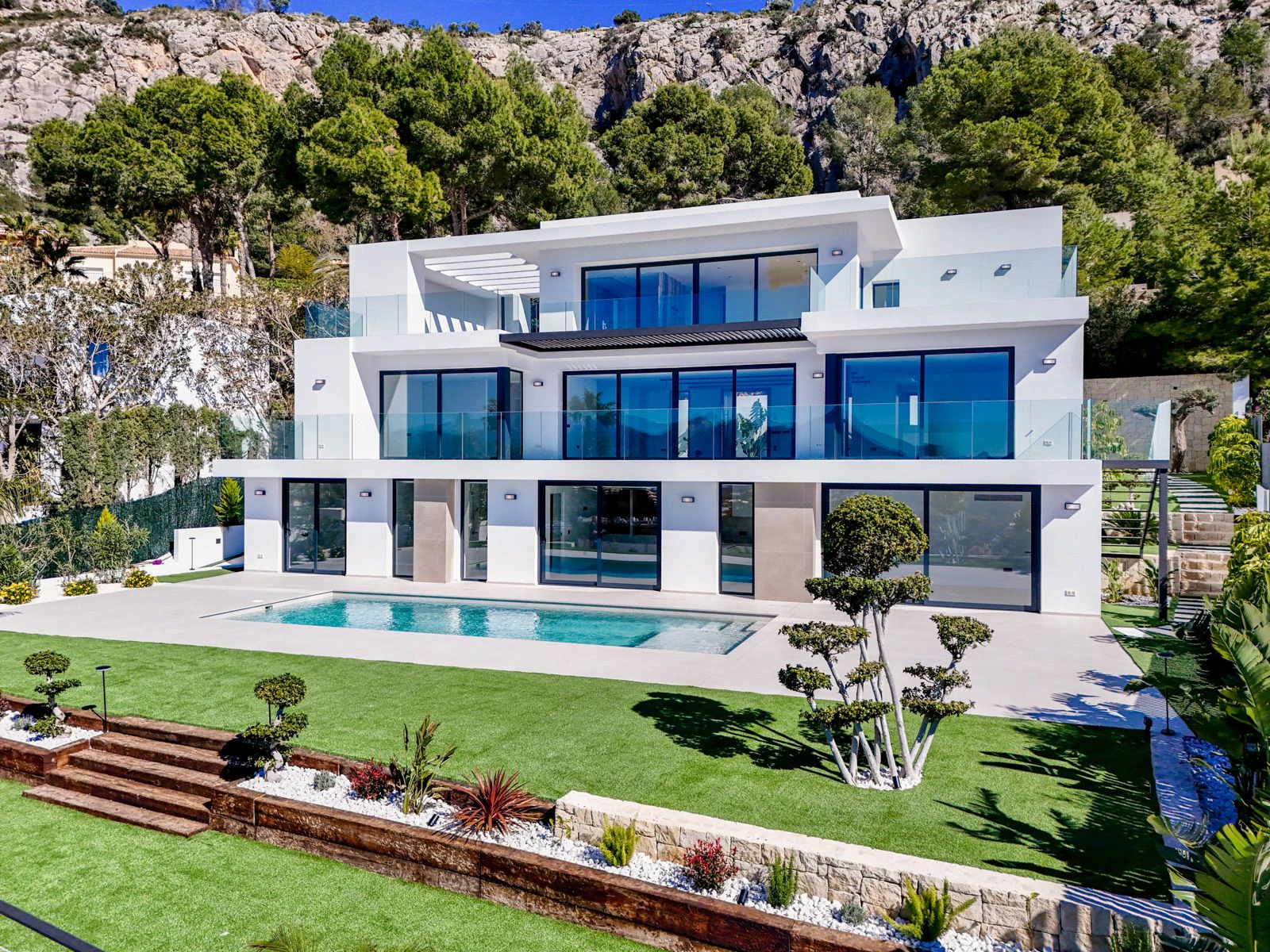 Villa contemporánea única en Altea con vistas al mar, terrazas tipo spa y acabados premium