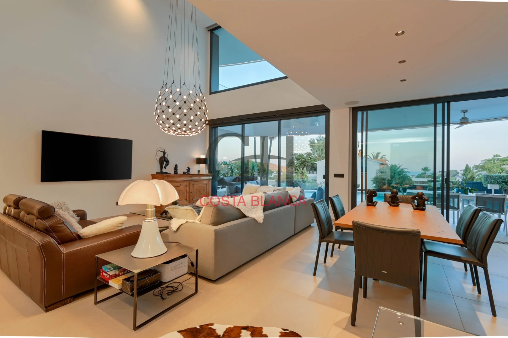 Villa de Lujo High-Tech en Moraira con Disponibilidad Inmediata
