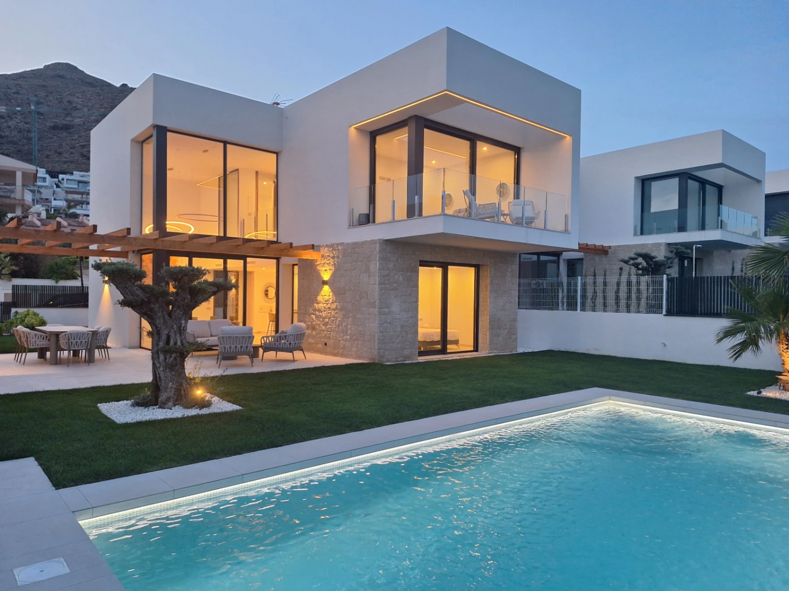 VILLA MODERNA CON PISCINA PRIVADA A LA VENTA EN FINESTRAT