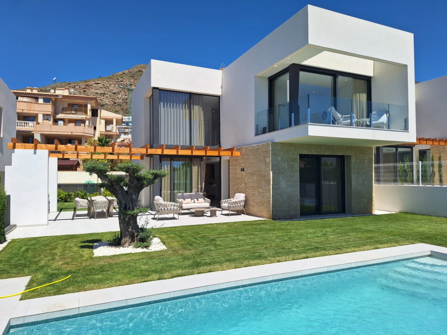 Modernas villas pareadas llave en mano en una prestigiosa zona residencial de la Costa Blanca