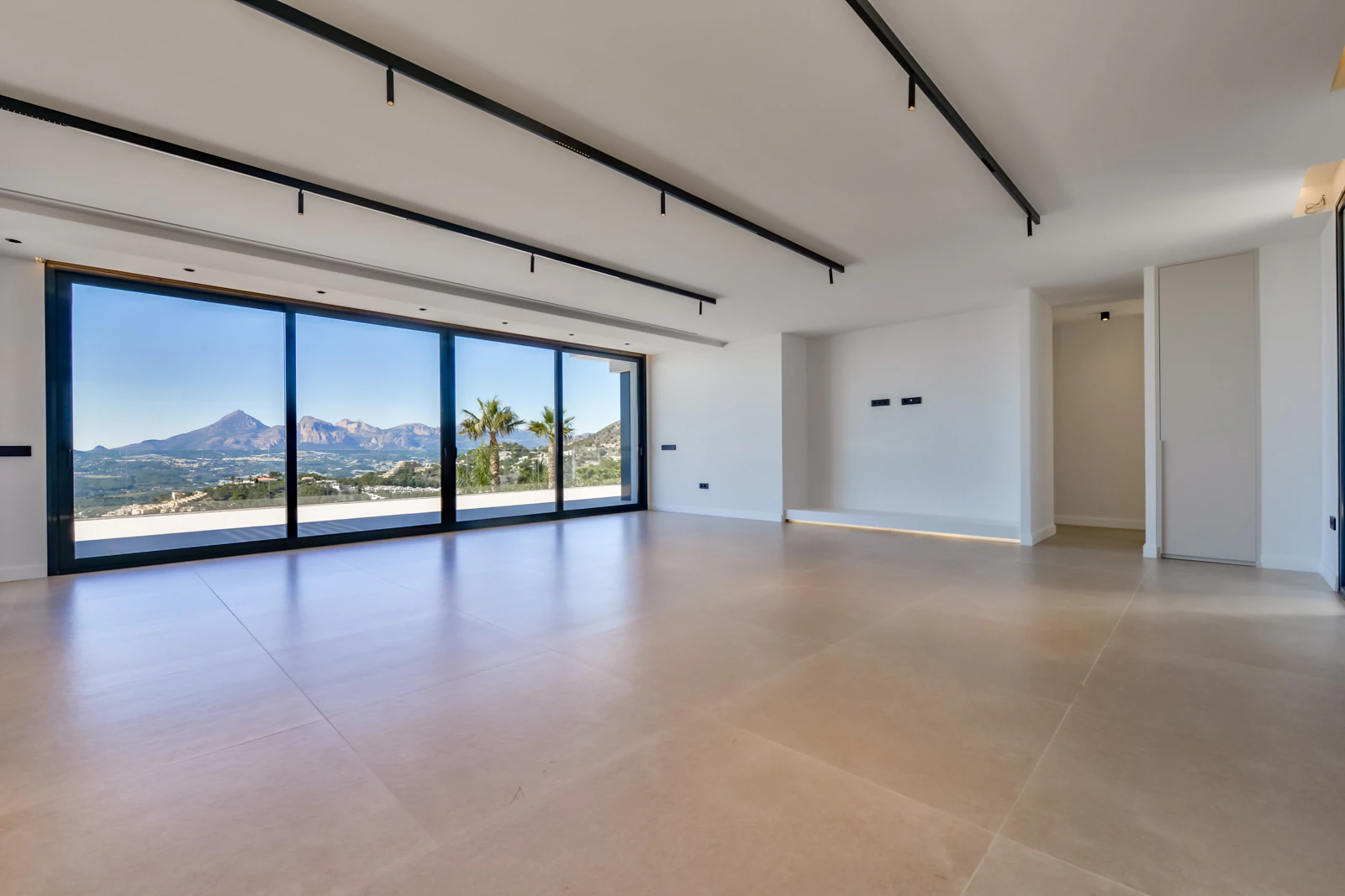 Villa contemporánea única en Altea con vistas al mar, terrazas tipo spa y acabados premium