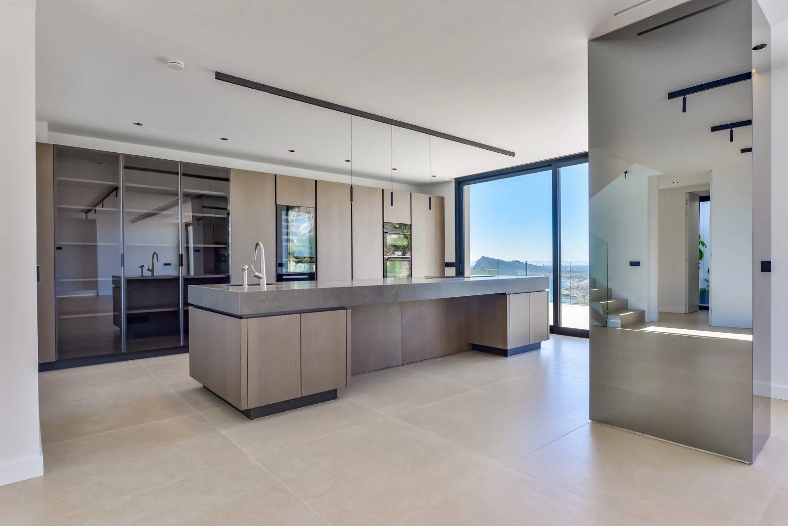 Villa contemporánea única en Altea con vistas al mar, terrazas tipo spa y acabados premium