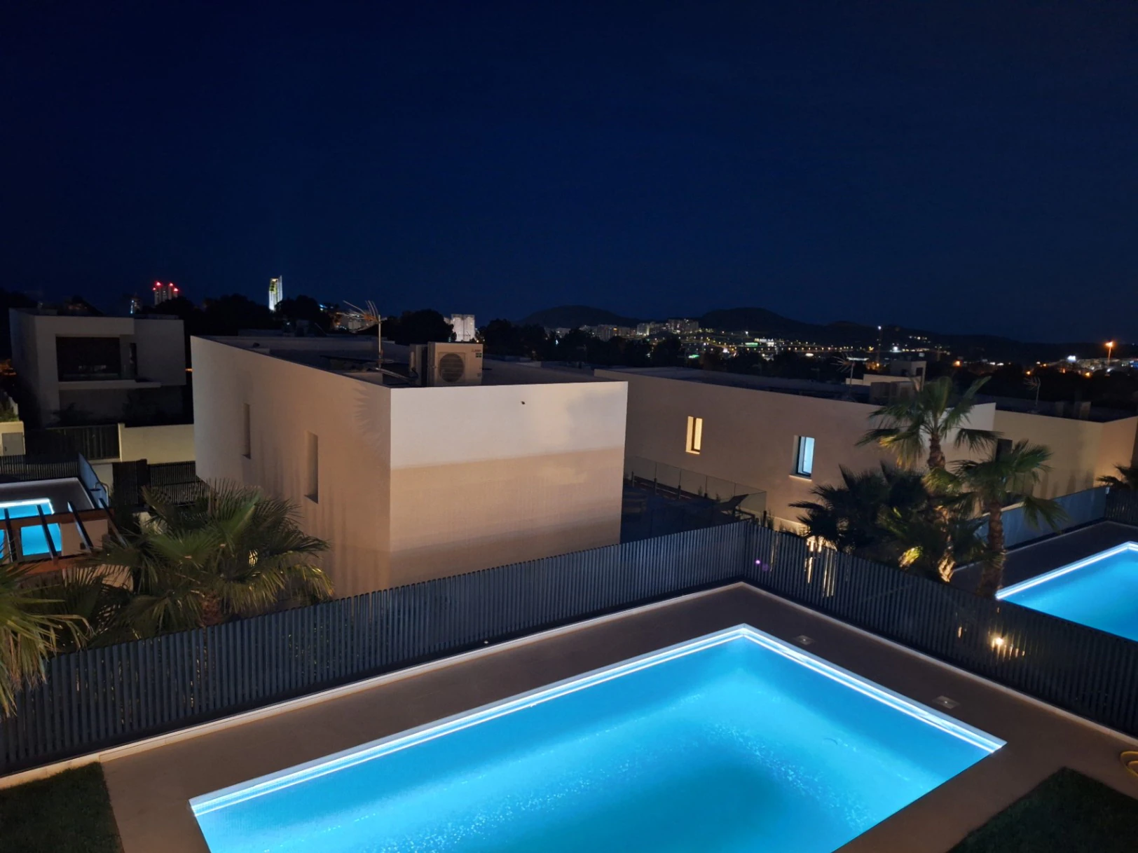 VILLA MODERNA CON PISCINA PRIVADA A LA VENTA EN FINESTRAT