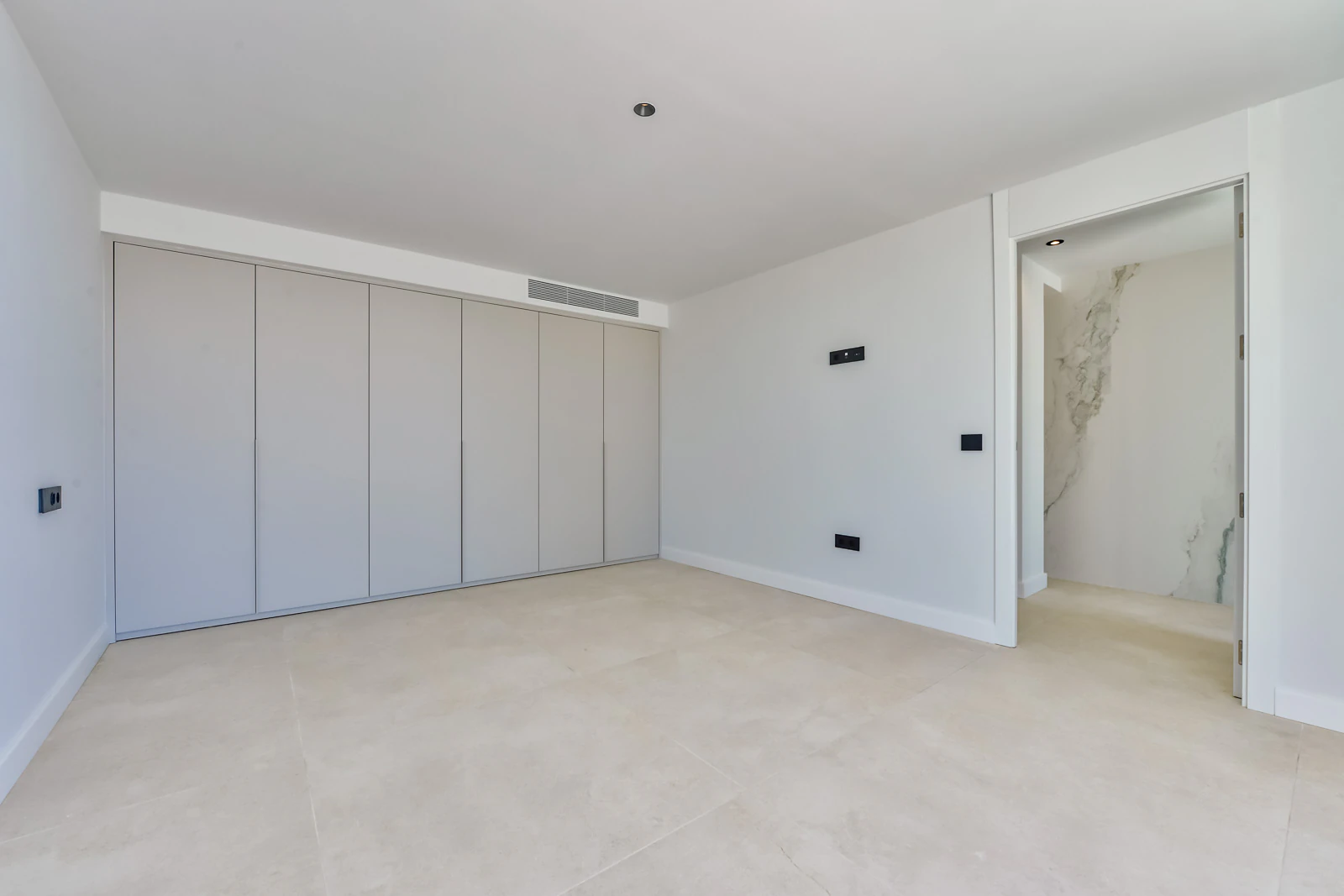 Villa contemporánea única en Altea con vistas al mar, terrazas tipo spa y acabados premium