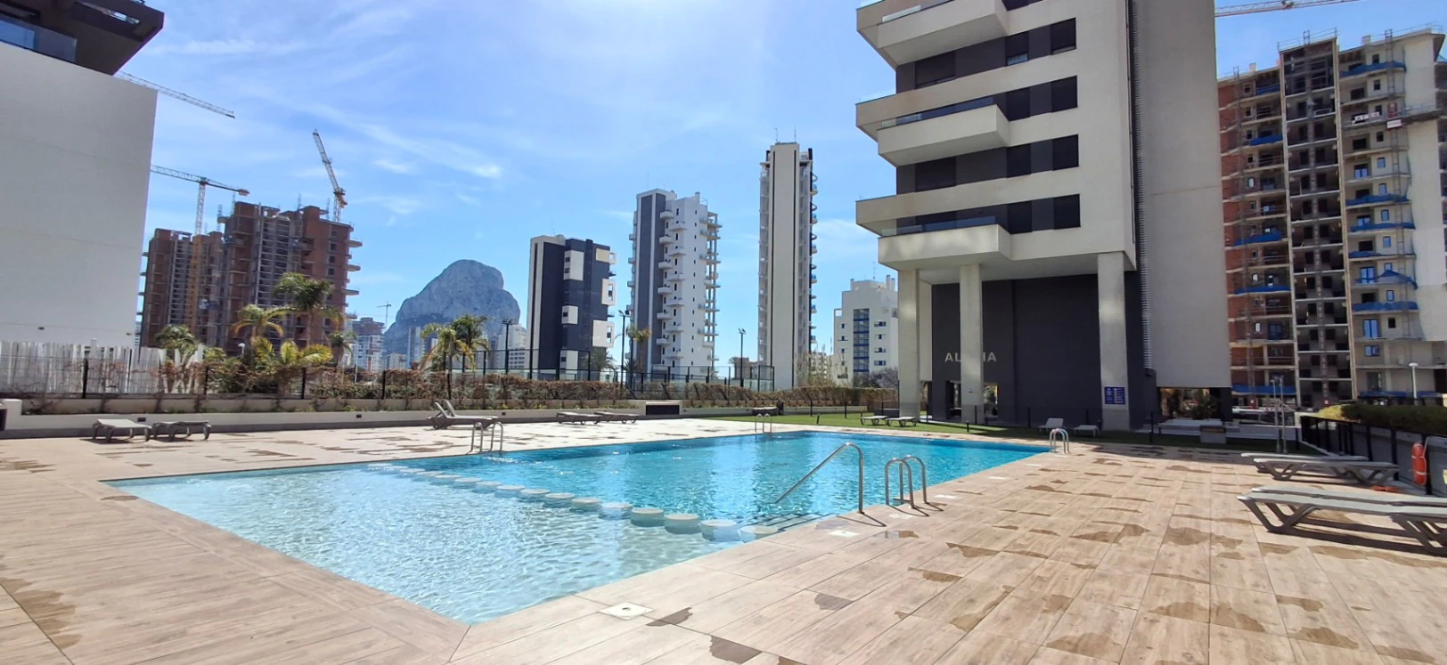 Ático con solárium y vistas al mar en Calpe