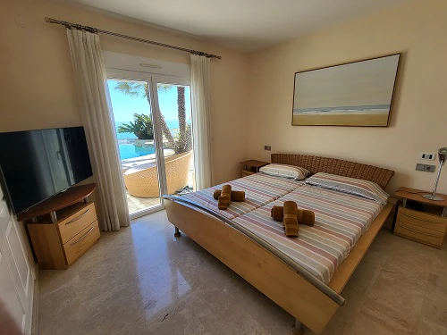 Villa Panorámica Mediterránea en Moraira – Donde la Elegancia se Encuentra con la Serenidad