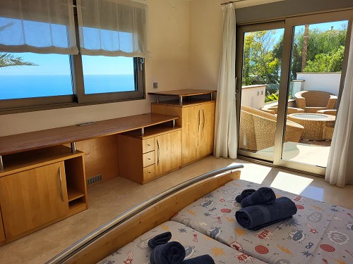 Villa Panorámica Mediterránea en Moraira – Donde la Elegancia se Encuentra con la Serenidad