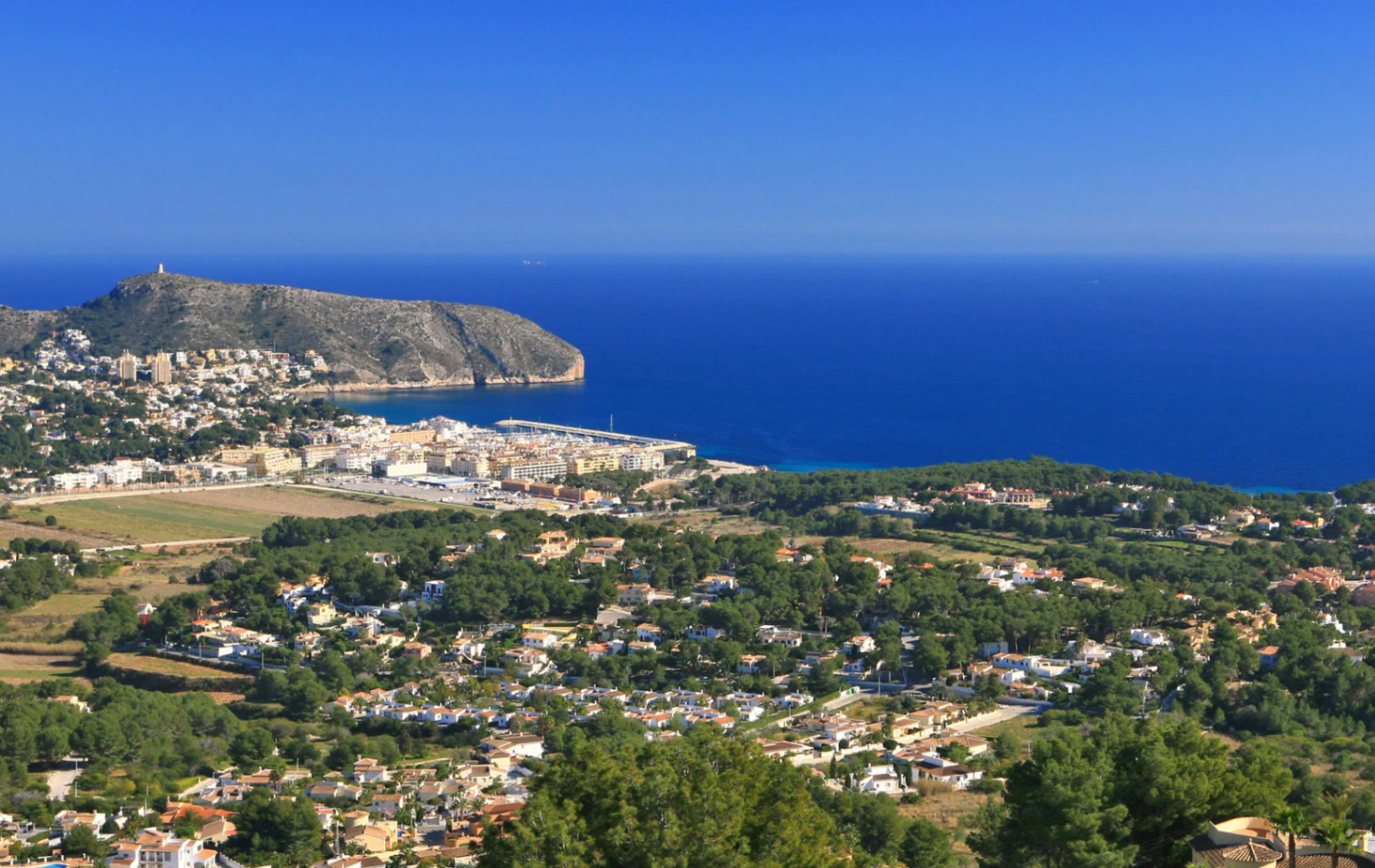 Villa Panorámica Mediterránea en Moraira – Donde la Elegancia se Encuentra con la Serenidad