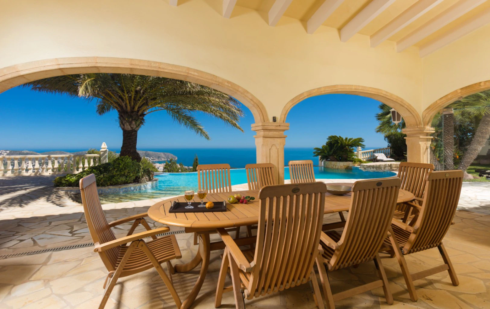 Villa Panorámica Mediterránea en Moraira – Donde la Elegancia se Encuentra con la Serenidad