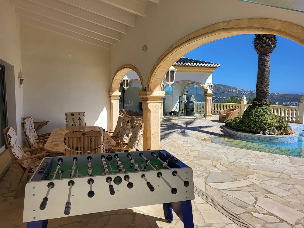 Villa Panorámica Mediterránea en Moraira – Donde la Elegancia se Encuentra con la Serenidad