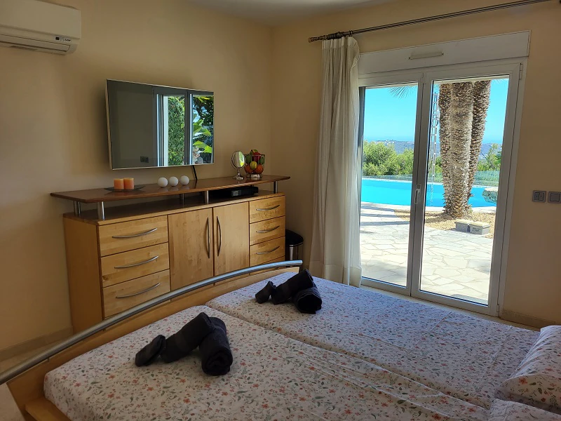 Villa Panorámica Mediterránea en Moraira – Donde la Elegancia se Encuentra con la Serenidad