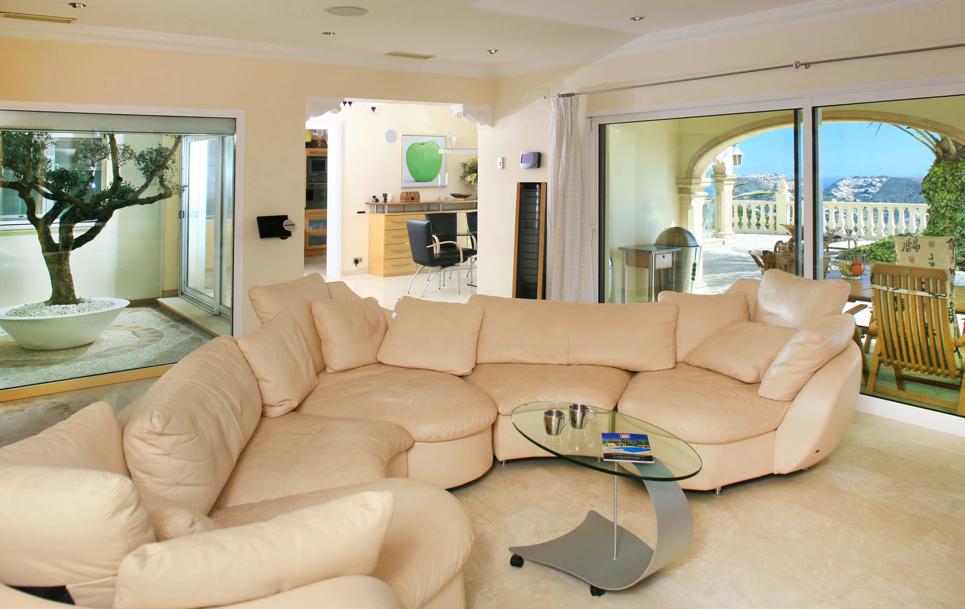 Villa Panorámica Mediterránea en Moraira – Donde la Elegancia se Encuentra con la Serenidad