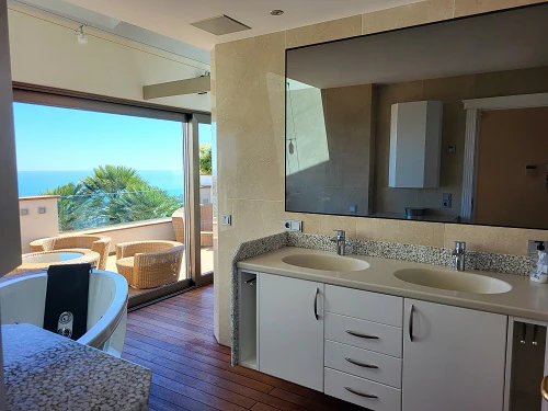 Villa Panorámica Mediterránea en Moraira – Donde la Elegancia se Encuentra con la Serenidad