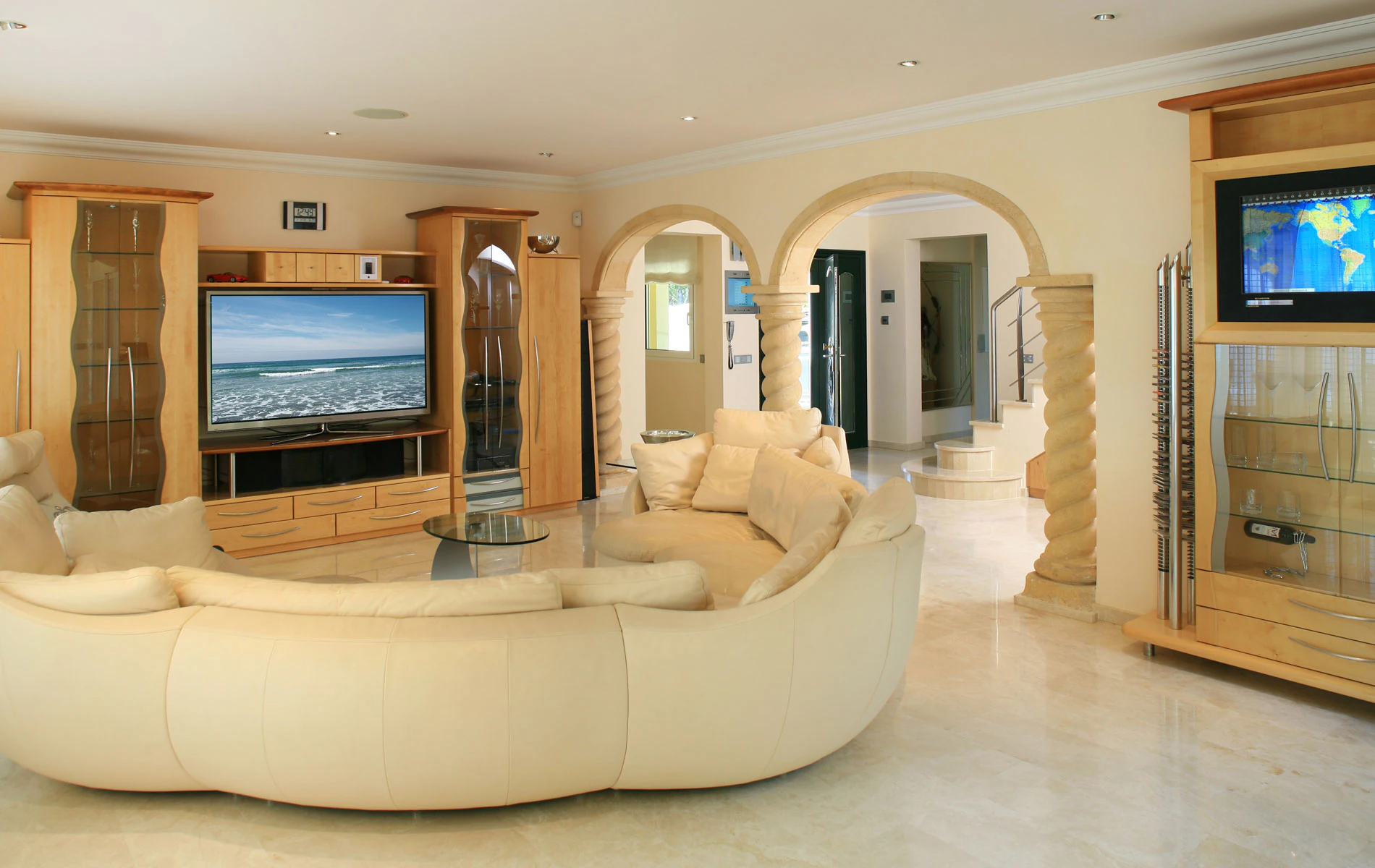 Villa Panorámica Mediterránea en Moraira – Donde la Elegancia se Encuentra con la Serenidad