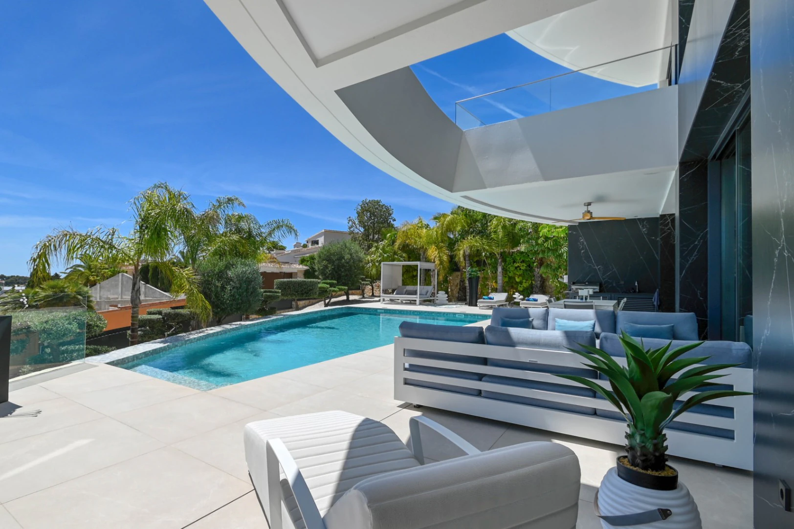 Villa de Lujo High-Tech en Moraira con Disponibilidad Inmediata