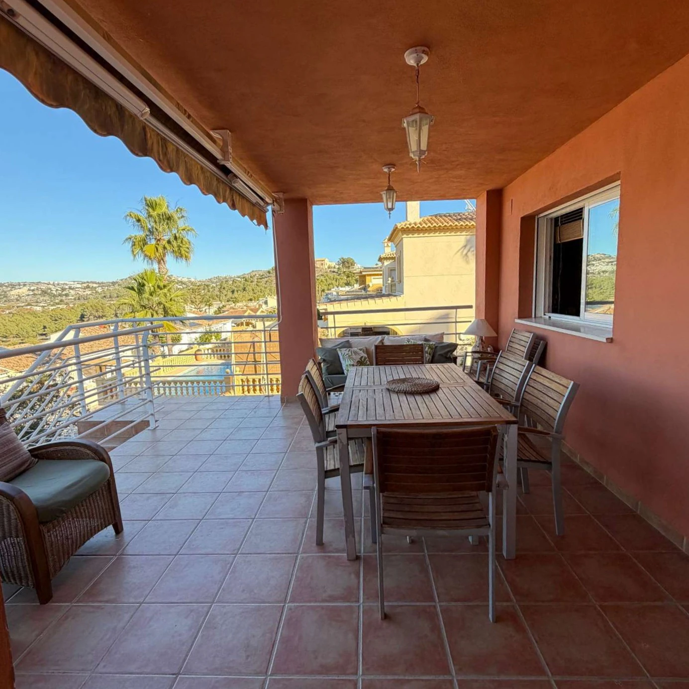 Exclusivo Chalet con Piscina Privada y Vistas Panorámicas en Calpe