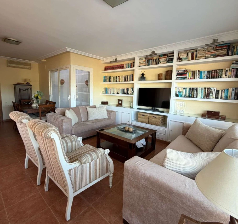 Exclusivo Chalet con Piscina Privada y Vistas Panorámicas en Calpe