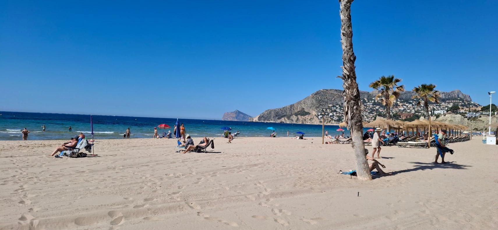 Apartamento en primera línea del paseo maritimo con vistas al mar en Calpe