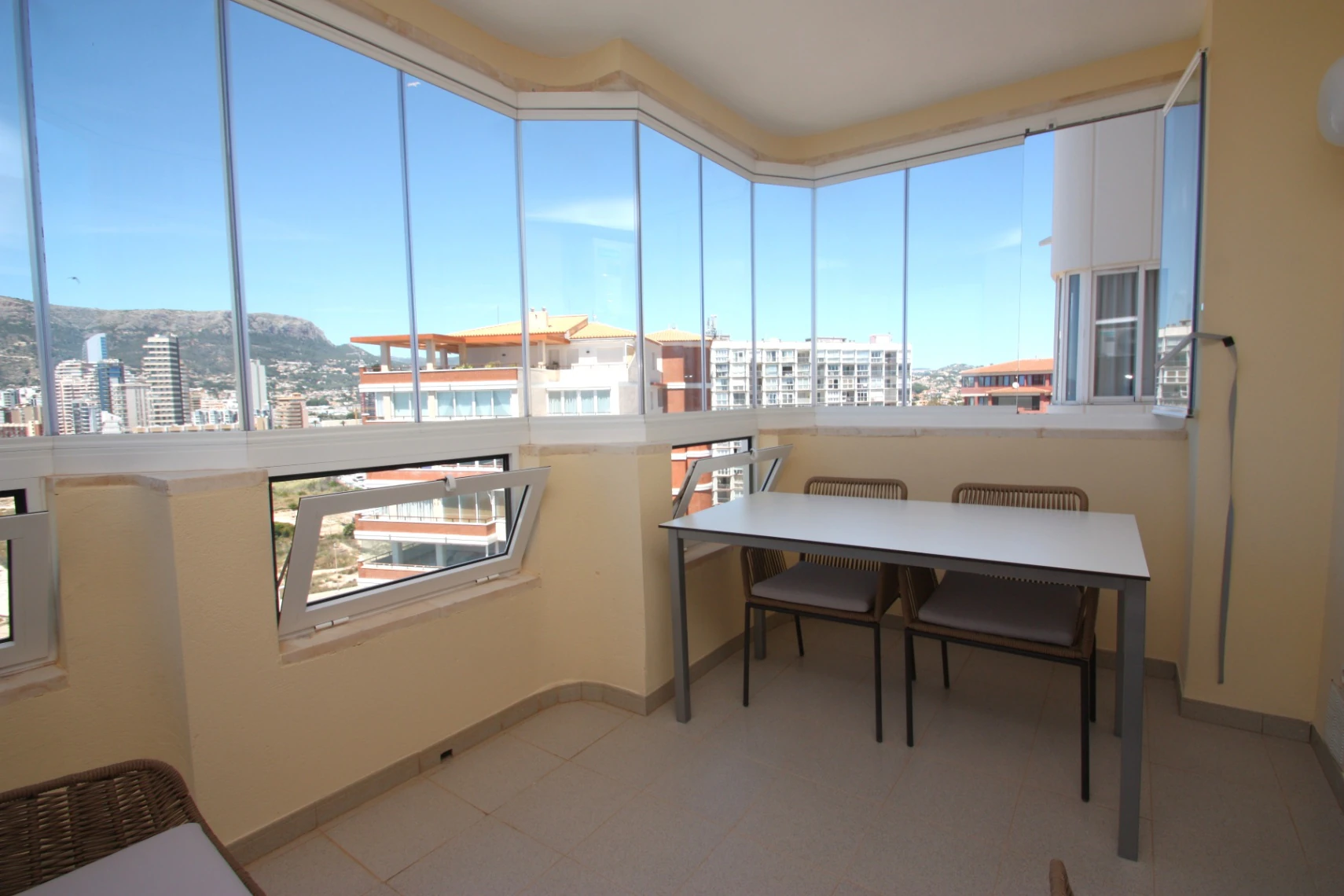 Apartamento en primera línea del paseo maritimo con vistas al mar en Calpe
