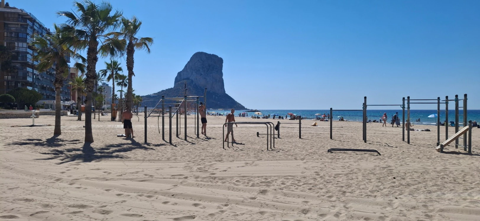 Apartment on the beachfront promenade with sea views in Calpe.