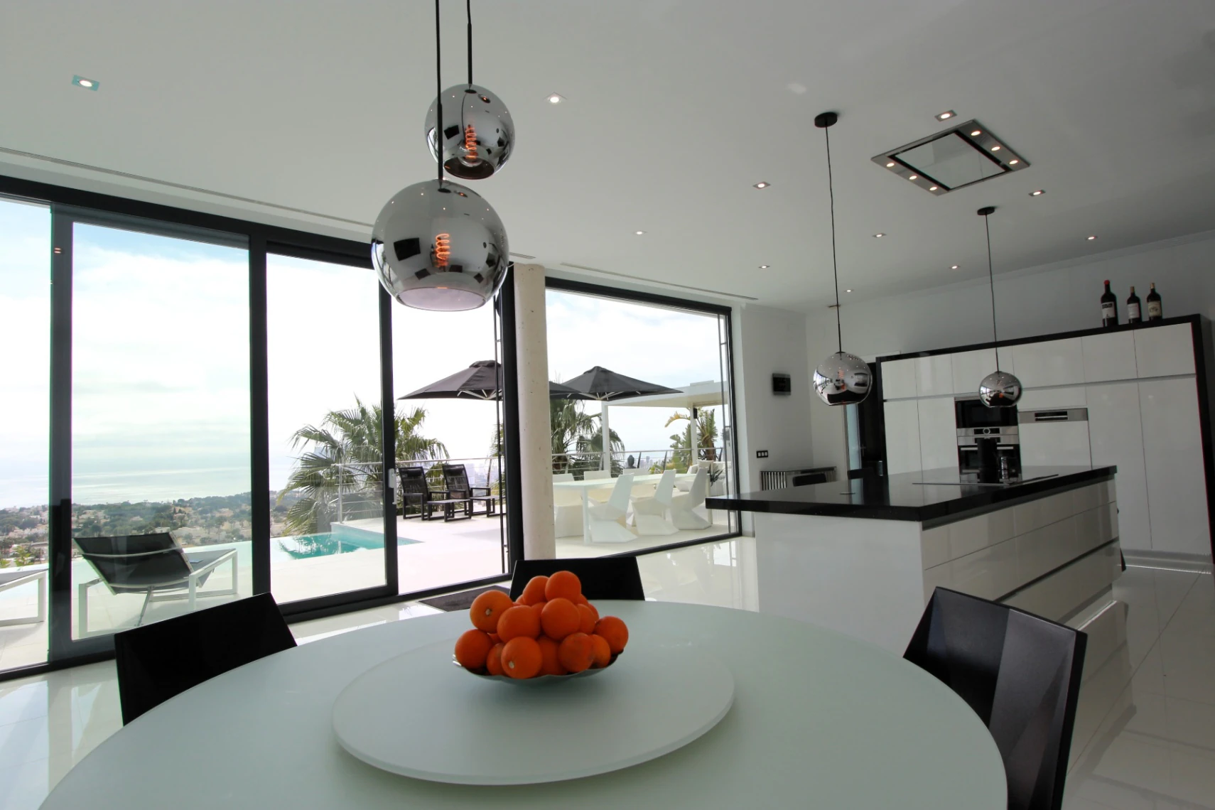 VILLA DE LUJO CON VISTAS PANORÁMICAS AL MAR Y AL PEÑÓN DE IFACH EN CALPE