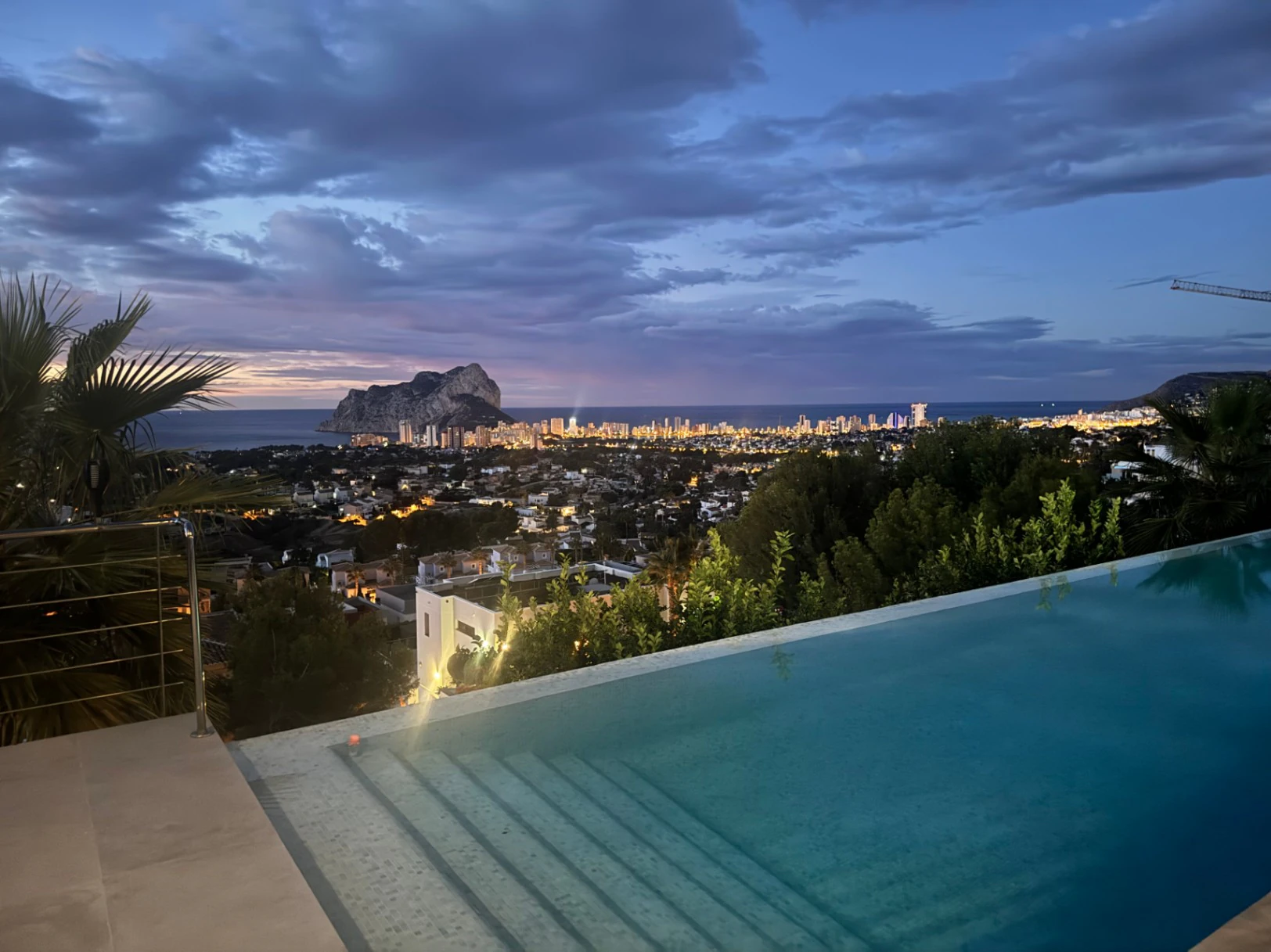 VILLA DE LUJO CON VISTAS PANORÁMICAS AL MAR Y AL PEÑÓN DE IFACH EN CALPE