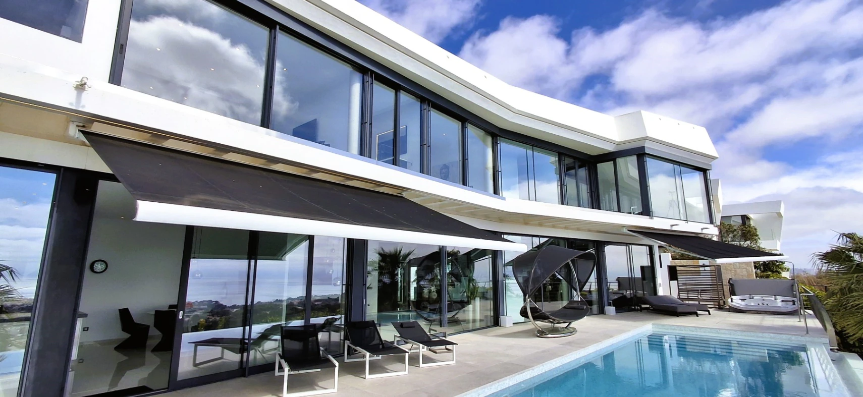 VILLA DE LUJO CON VISTAS PANORÁMICAS AL MAR Y AL PEÑÓN DE IFACH EN CALPE
