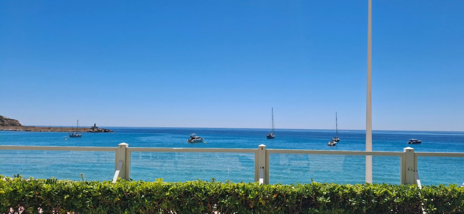 Apartamento en primera línea del paseo maritimo con vistas al mar en Calpe