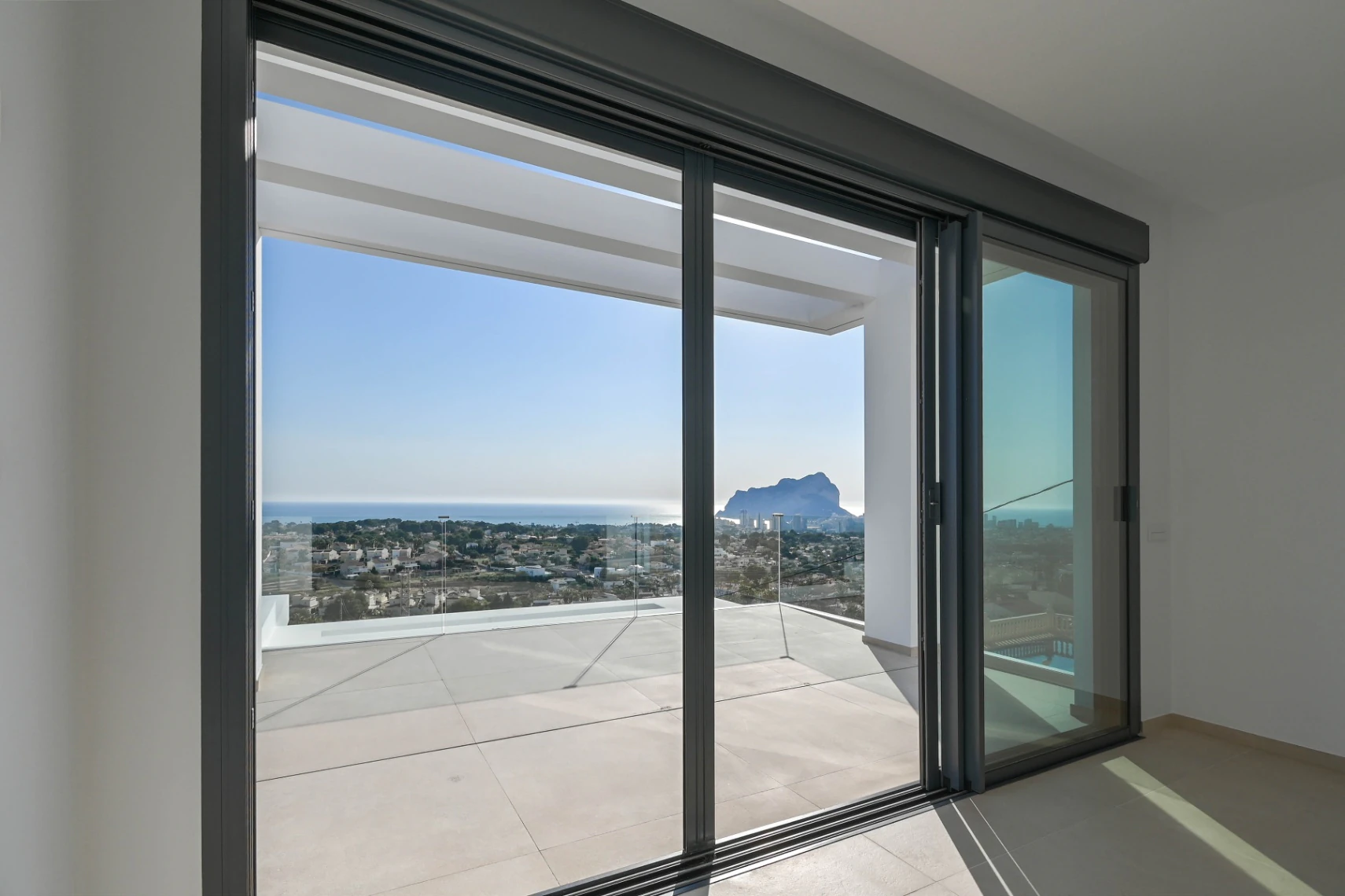 Nieuwe villa met panoramisch uitzicht op zee van Calpe tot Moraira
