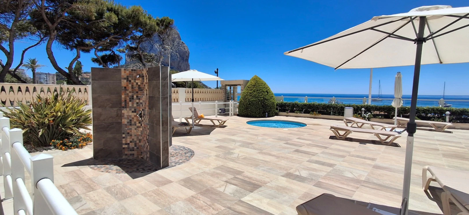 Apartamento en primera línea del paseo maritimo con vistas al mar en Calpe