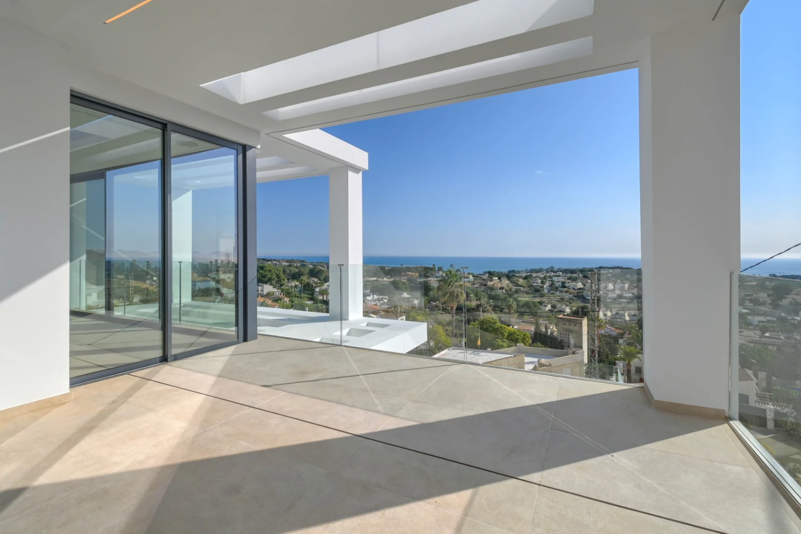 Nieuwe villa met panoramisch uitzicht op zee van Calpe tot Moraira